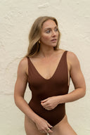 [Hannah is 5'6 and wears size S]#color_espresso-brown