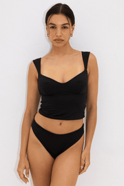 [Liv is 5'7 and wears size S]#color_matte-black