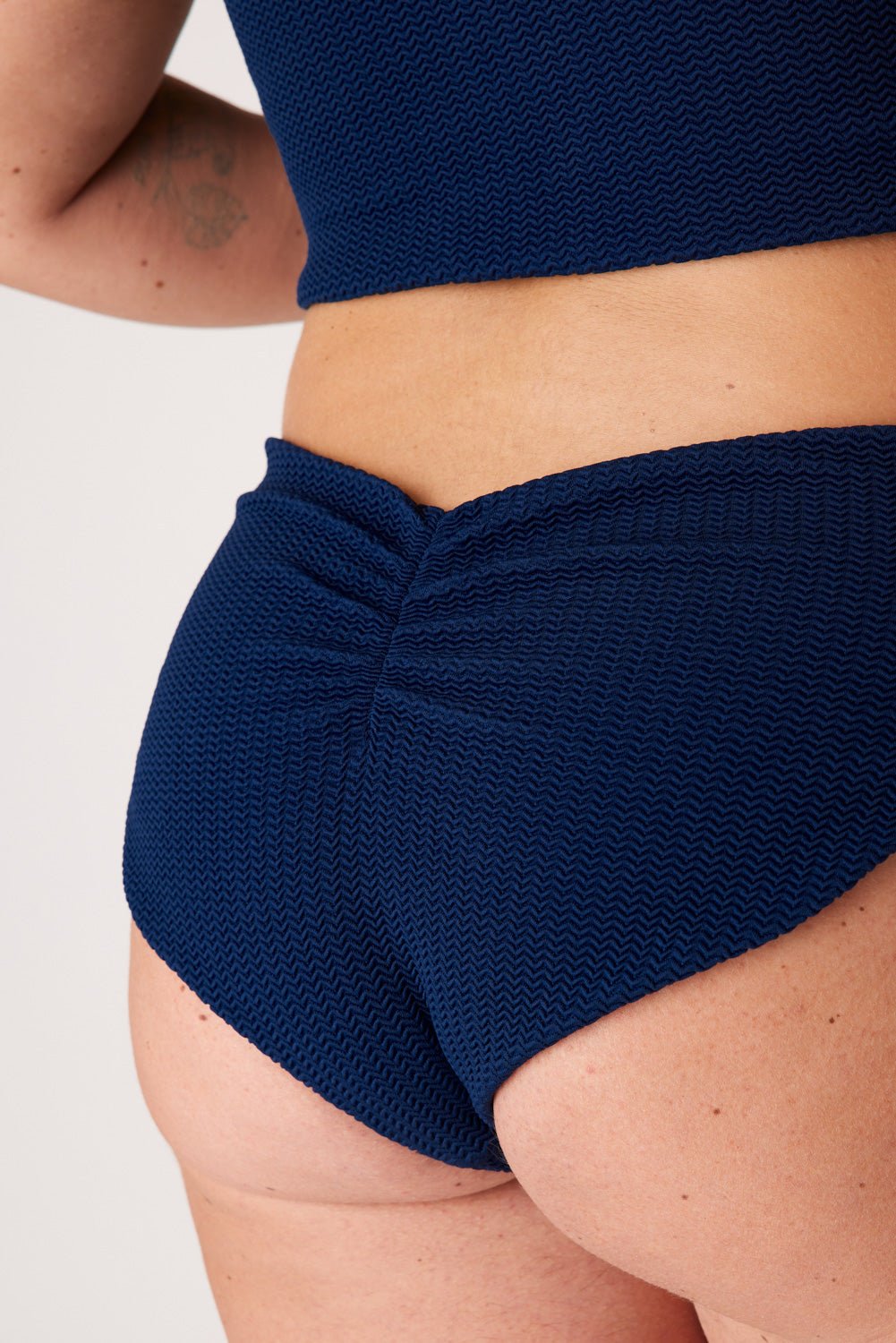 The High-Leg Scrunch Bottom - Soft Navy Ripple