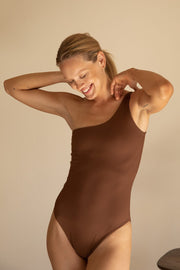 [Danielle is 5'8 and wears size XS]#color_ribbed-espresso