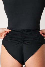 [Aqua is 5'7.5 and wears size M]#color_matte-black