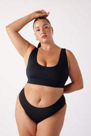 [Christina is 5'6 and wears size XXL]#color_matte-black