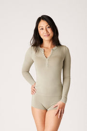 [Yuki is 5'5 and wears size XS]#color_olive-taupe