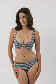 [Cora is 5’10 and wears size S]#color_boat-day-stripe