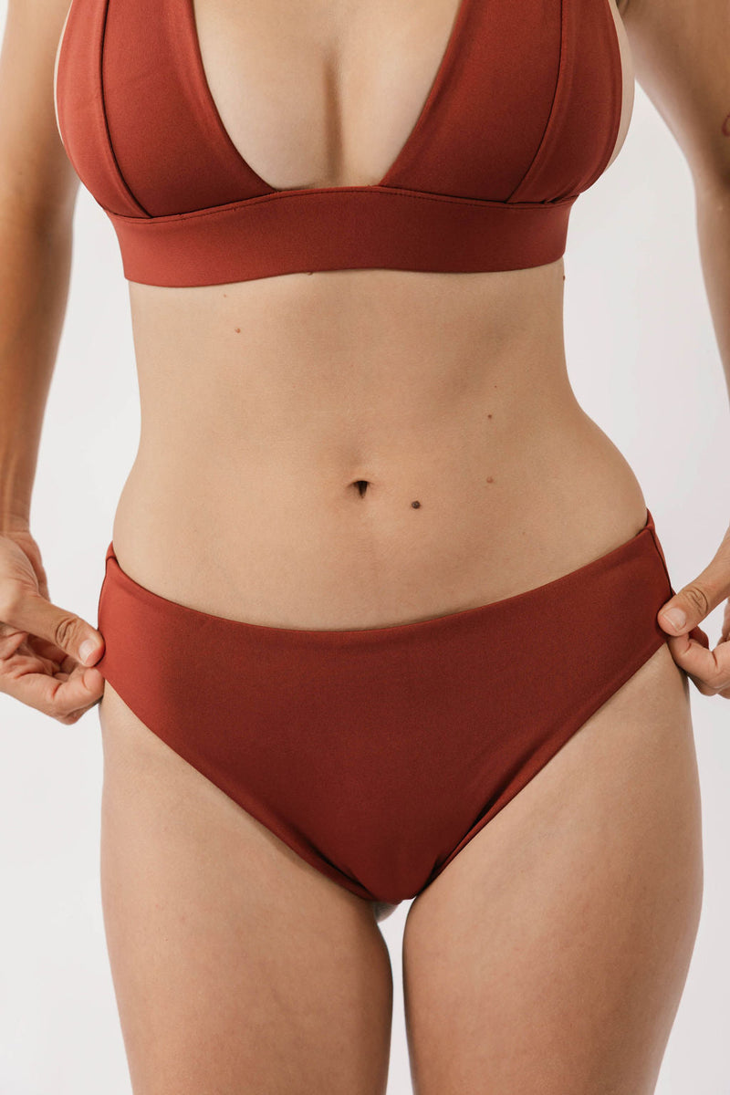 The High-Leg Scrunch Bottom - Mallorca Red