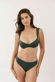 [Coral is 5'10 and wears size S]#color_deep-lagoon