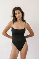 [Coral is 5'10 and wears size S]#color_matte-black