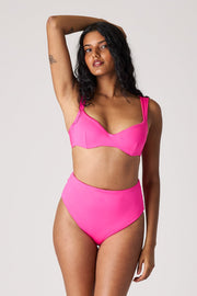 [Danielle is 5’6 and wears size S]#color_magenta