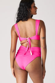 [Danielle is 5’6 and wears size S]#color_magenta