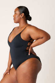 [Rahima is 5’8 and wears size XXL]#color_matte-black