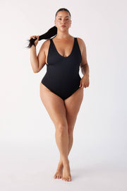 [Christina is 5'6 and wears size XXL]#color_matte-black