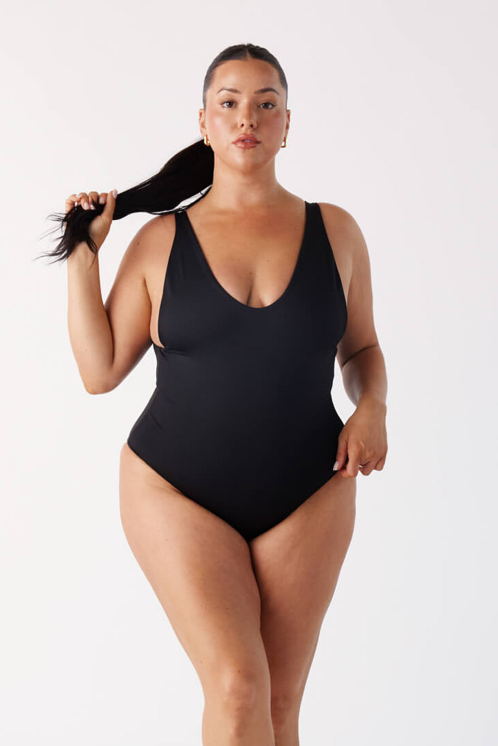 [Christina is 5'6 and wears size XXL]#color_matte-black