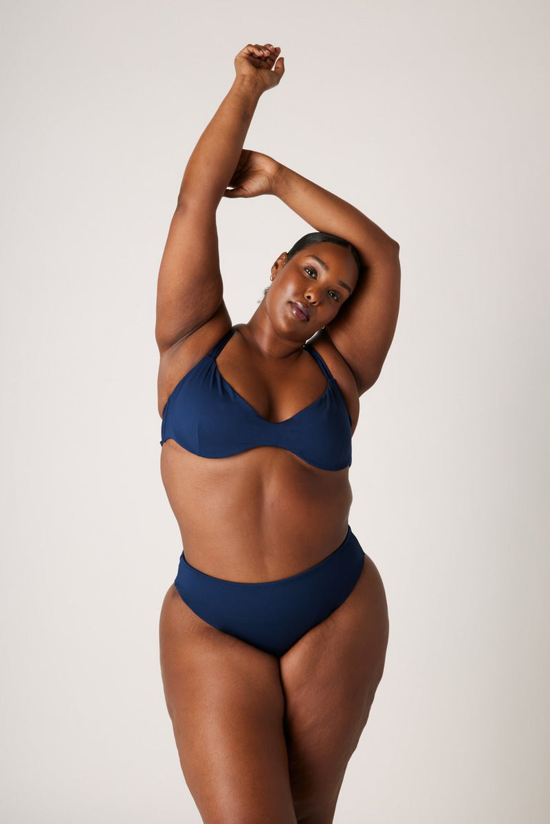 [Rahima is 5’8 and wears size XXL]
#color_soft-navy