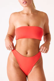 [Aqua is 5'7.5 and wears size M]#color_fiesta-red
