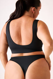 [Christina is 5'6 and wears size XXL]#color_matte-black