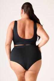 [Christina is 5'6 and wears size XXL]#color_matte-black