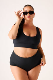 [Christina is 5'6 and wears size XXL]#color_matte-black