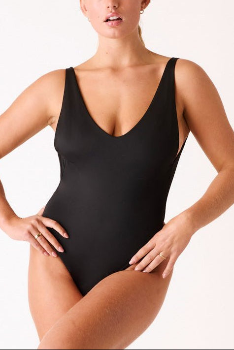 [Aqua is 5'7.5 and wears size M]#color_matte-black