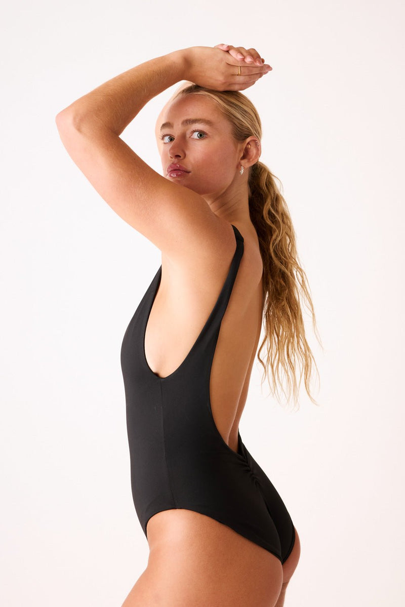 [Aqua is 5'7.5 and wears size M]#color_matte-black