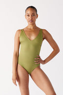 [Lia is 5'7 and wears size S]#color_matcha-green