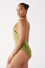 [Lia is 5'7 and wears size S]#color_matcha-green