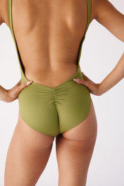 [Lia is 5'7 and wears size S]#color_matcha-green