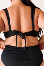 [Christina is 5'6 and wears size XXL]#color_matte-black
