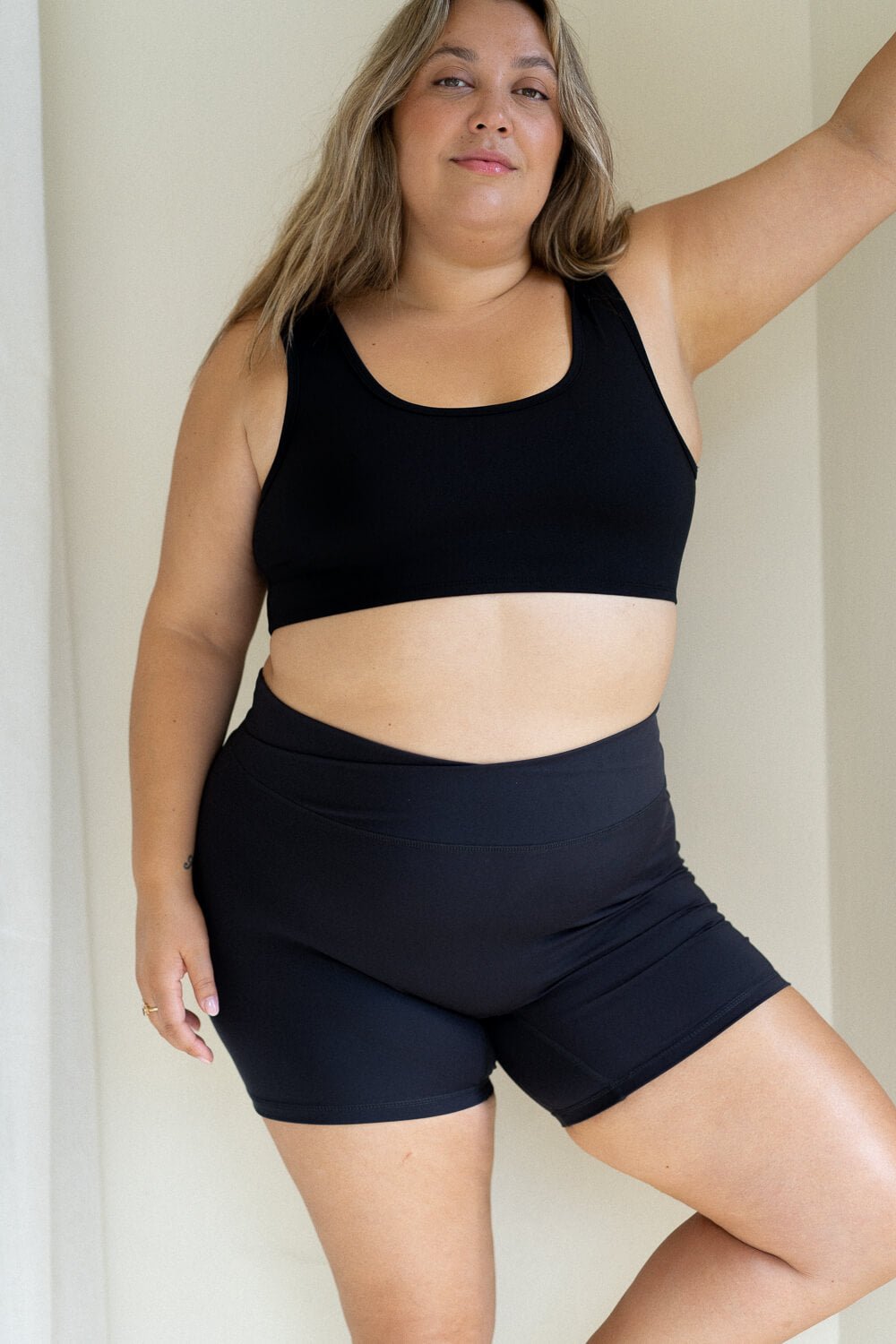 The Athleisure Scoop Bra - Matte Black