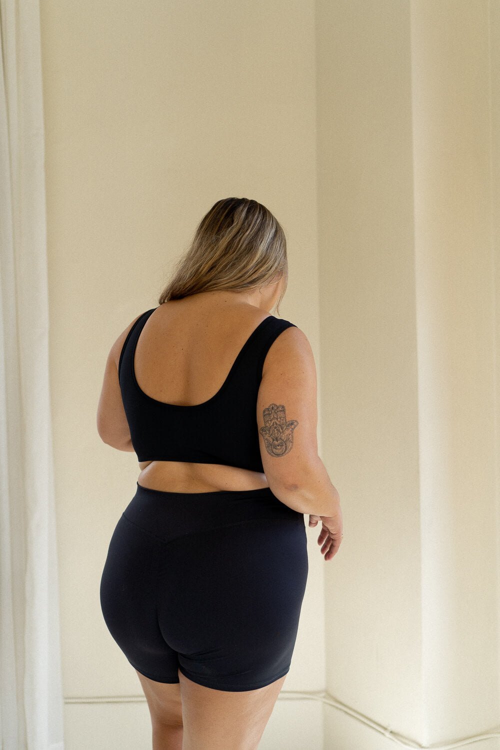 The Athleisure Scoop Bra - Matte Black