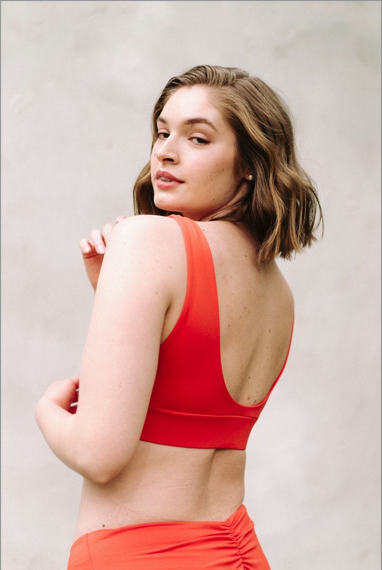 The Sport Scoop Top - Fiesta Red